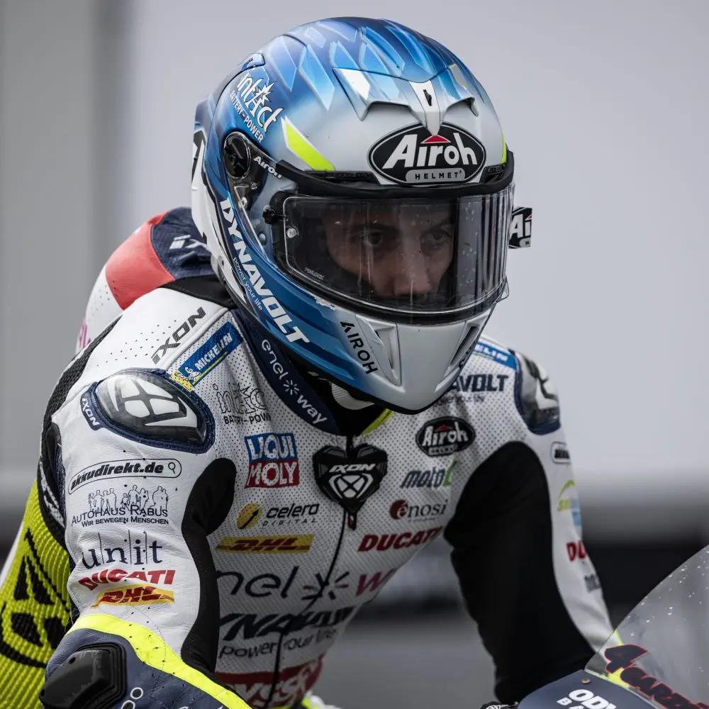 he-ctor_garzo_on-road