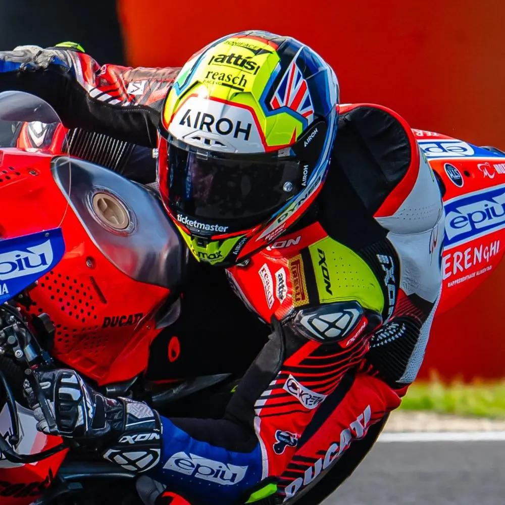 ryan_vickers_on-road